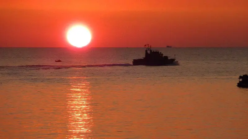 During the low season you may even get a glimpse of the Royal Thai Navy boats