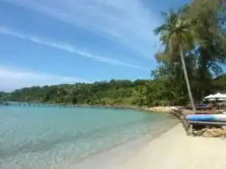white sands an crystal blue sea